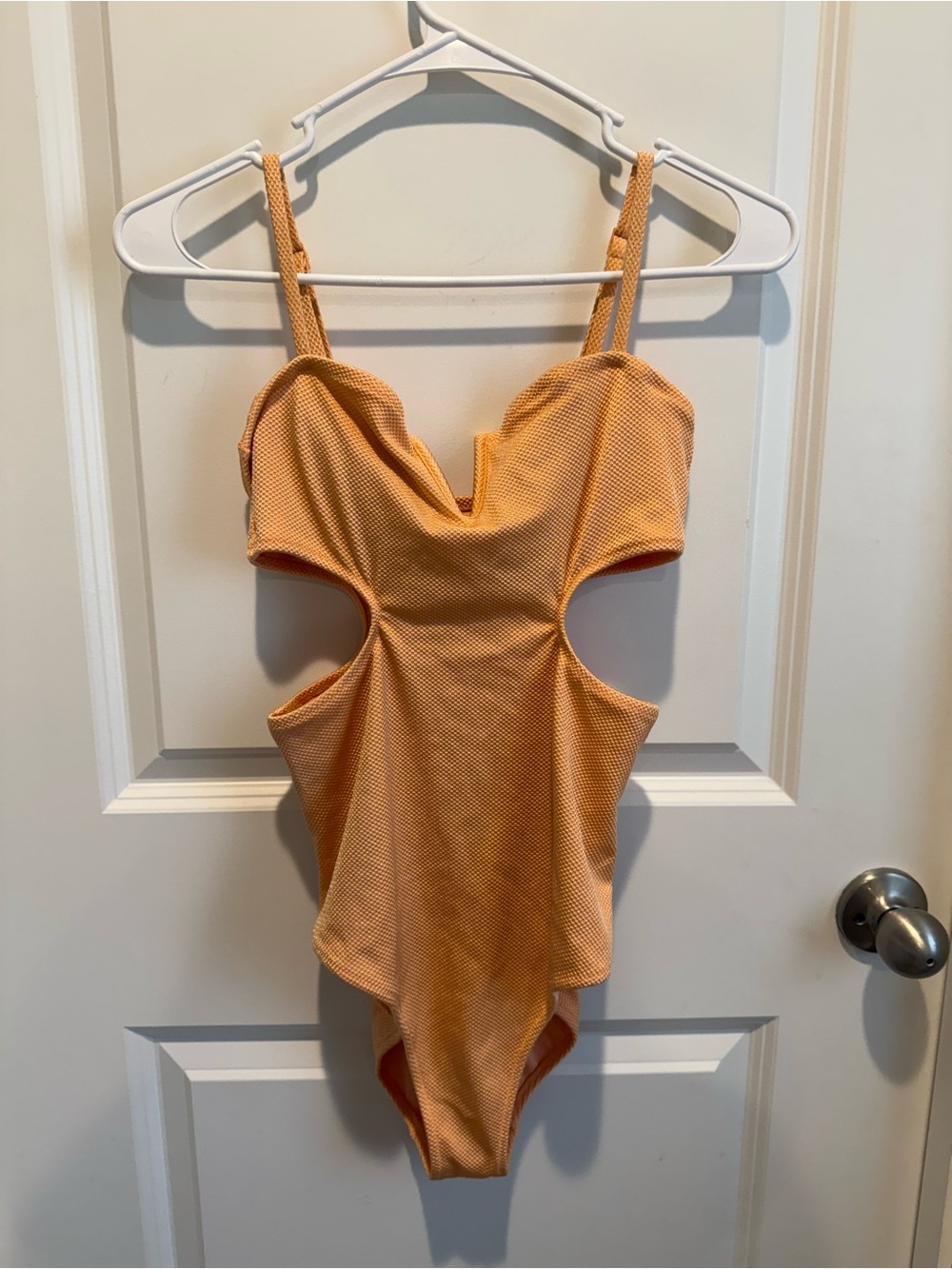 Aerie Real Good Peach Textured Cutout One Piece Swimsuit Size Medium - Picture 2 of 4